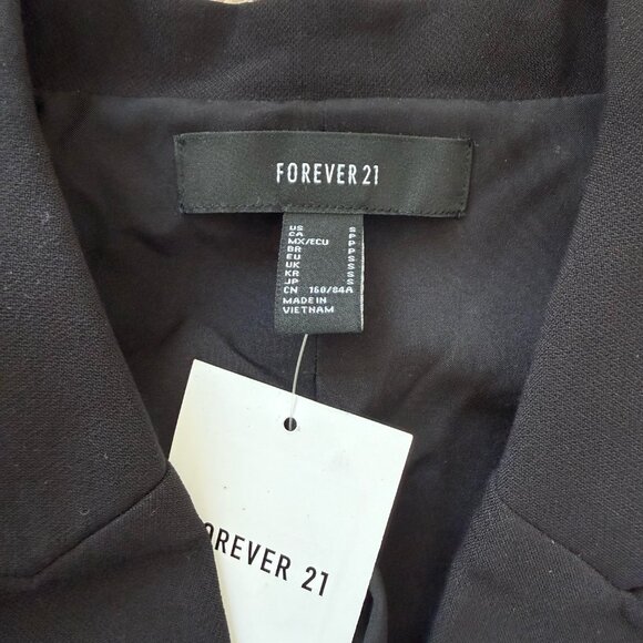 Forever 21 Black Cropped Blazer Women’s Small, Structured Hook Front NWT - Picture 6 of 6